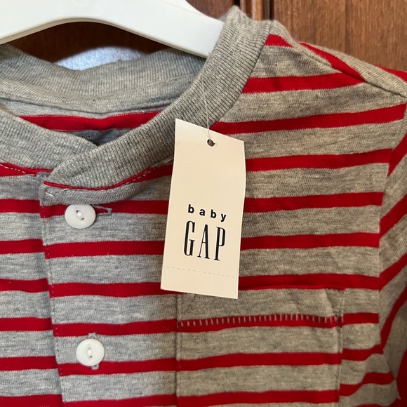 Baby Gap Red/Gray Striped Henley, size 4. - Picture 3 of 5